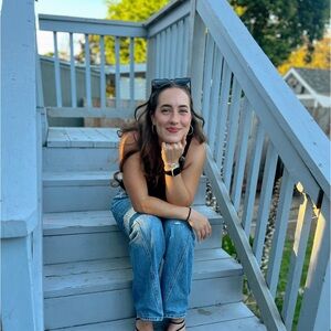 Meet your Posher, Chloe